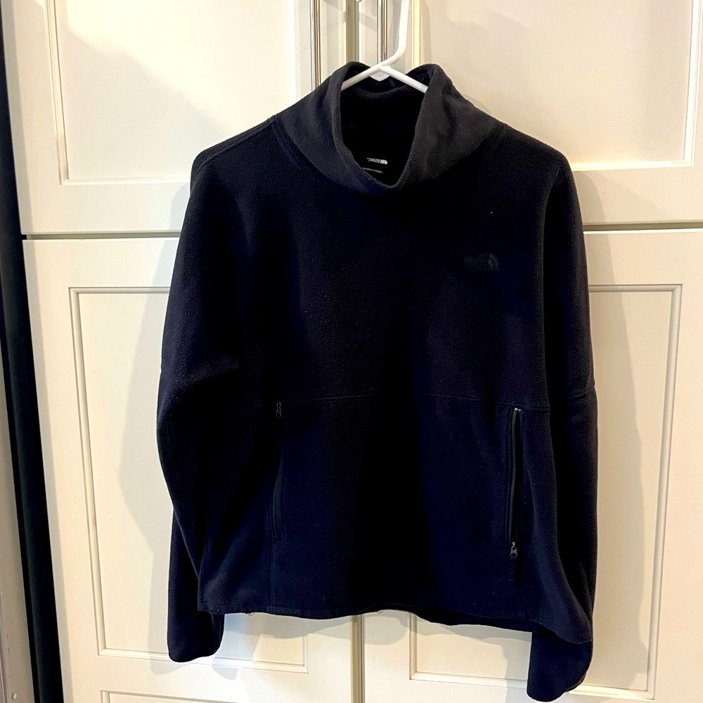 The North Face Woman’s Black Fleece Top